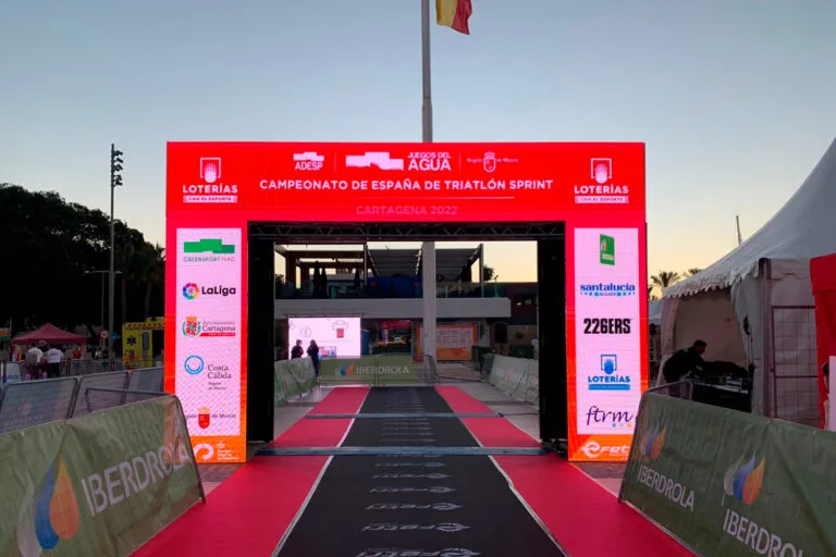 AHA Eventos cuenta con una amplia oferta de equipos profesionales para alquiler pantallas LED en la provincia de Jaén.